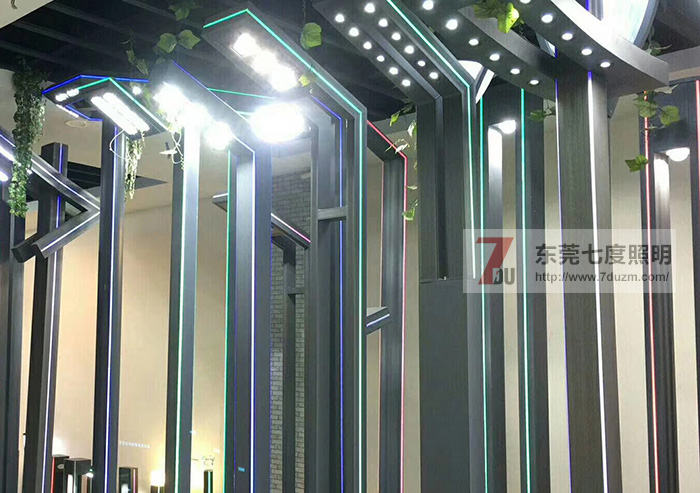 LED���ڳ��о��^���������еĪ��؃���